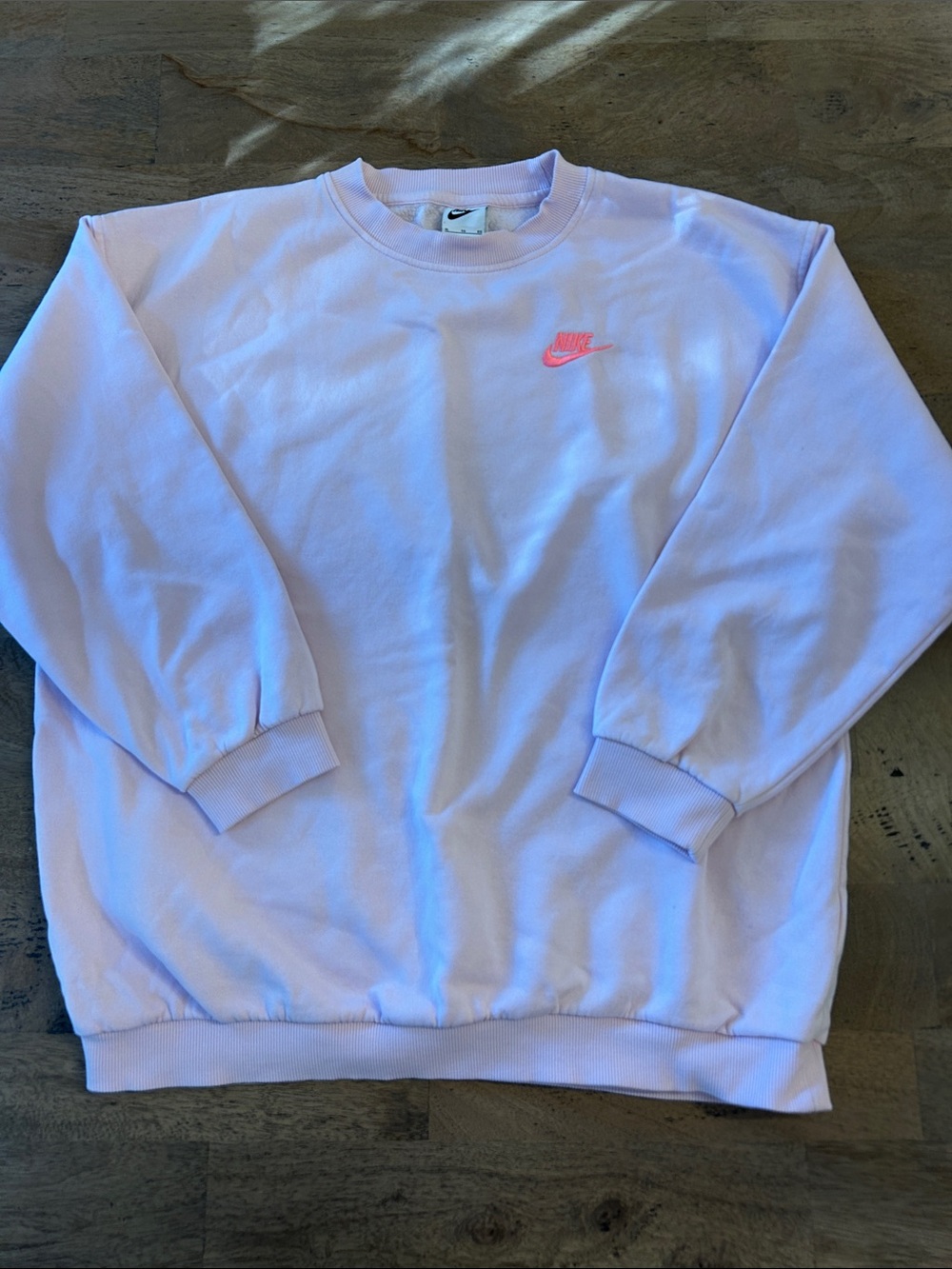 Nike Men’s Crewneck Sweatshirt in Light Pink with Pink Logo